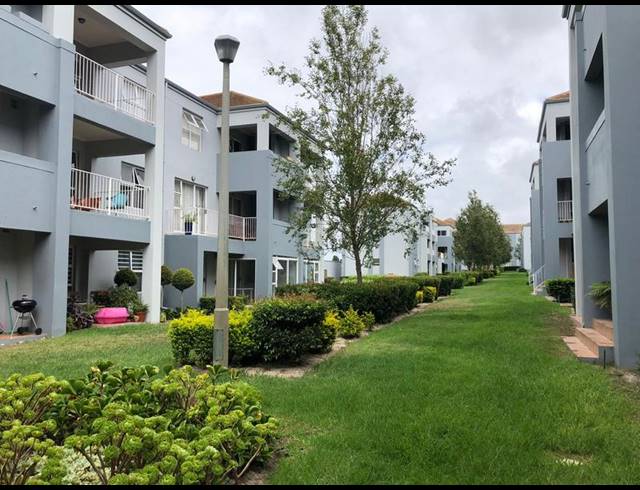 2 BEDROOM APARTMENT FOR SALE IN VREDEKLOOF EAST
